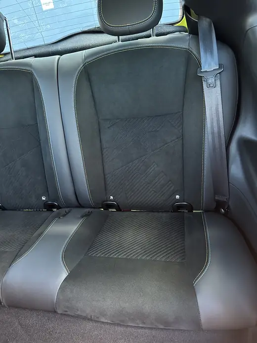 Abarth, banquette alcantara nettoyée — Auto Detailing 06, Nice