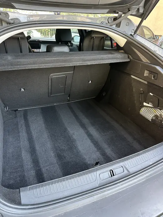 Coffre aspiré en profondeur, moquette redressée — Auto Detailing 06, Nice