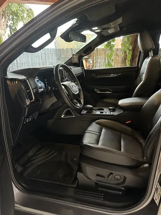 Ford Ranger, poste de conduite nettoyé — Auto Detailing 06, Nice