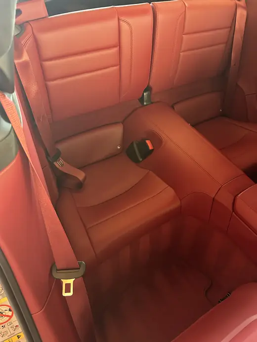 Banquette arrière cuir rouge nettoyée — Auto Detailing 06, Nice