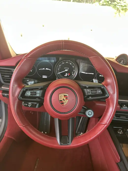 Poste de conduite cuir rouge — Porsche 911 Targa — Auto Detailing 06, Nice