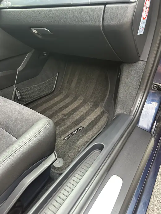 Plancher et tapis Porsche après aspiration profonde — Auto Detailing 06, Nice