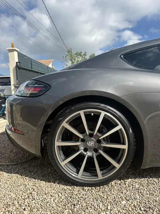 Jante arrière et pneu traités — Auto Detailing 06, Nice