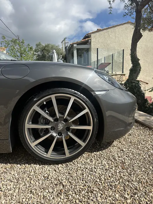 Jante avant nettoyée — Porsche 718 Cayman — Auto Detailing 06, Nice