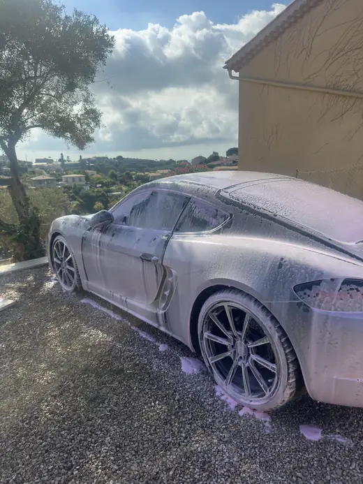 Porsche 718 Cayman en prélavage mousse active — Auto Detailing 06, Nice