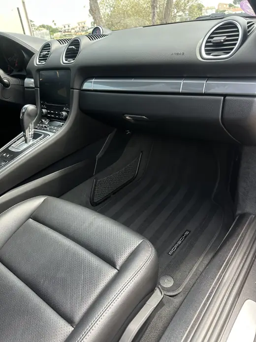 Tableau de bord et plastiques protégés — Auto Detailing 06, Nice