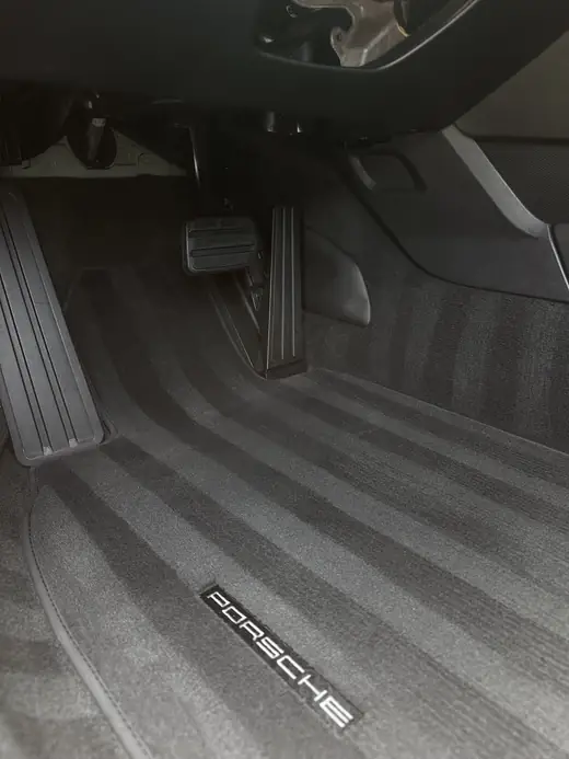 Plancher, tapis et pédalier détaillés — Auto Detailing 06, Nice
